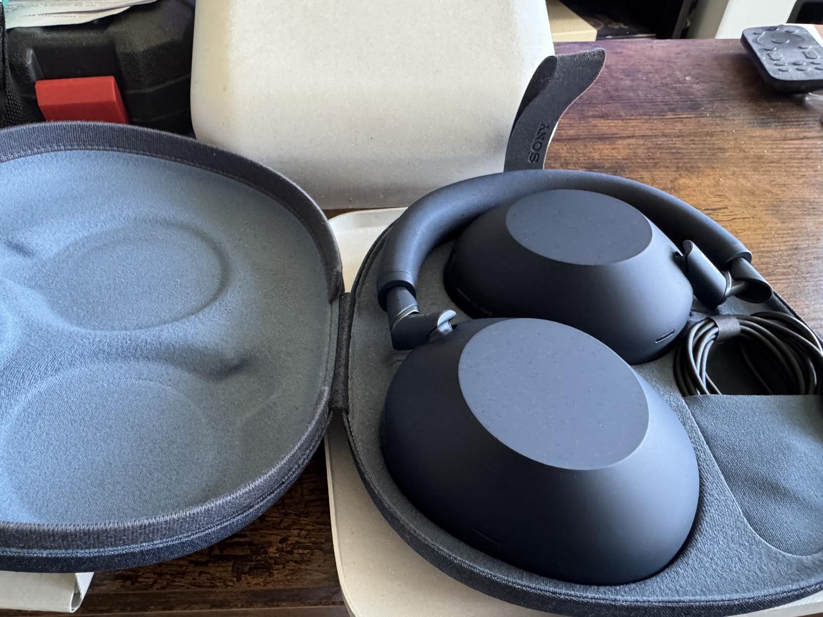 WH-1000XM6 The Best Noise Canceling Wireless Headphones, HD NC Processor QN3, 12 Microphones, Adaptive NC Optimizer, Mastered by Engineers, Studio-Quality, 30-Hour Battery, Black customer photo 1