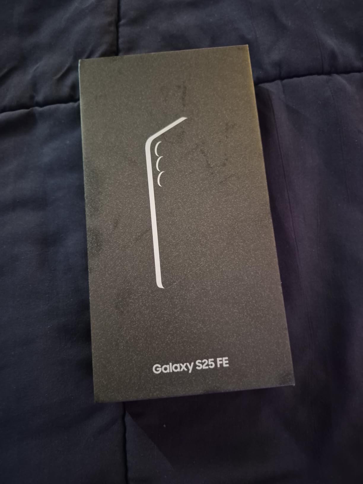 Samsung Galaxy S25 FE (256GB, JetBlack, Unlocked) customer photo 1