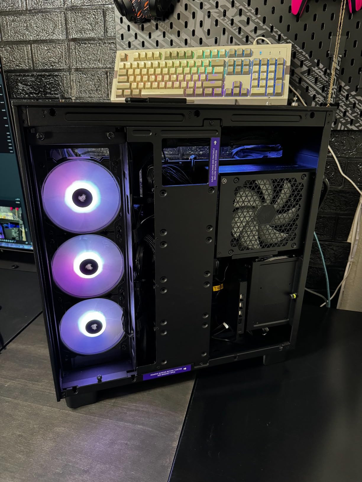 CORSAIR RM1000x ATX 3.1 PCIe 5.1 Ready Fully Modular 1000W Power Supply - Low-Noise, Cybenetics Gold Efficiency, Native 12V-2x6 Connector - Black customer photo 2
