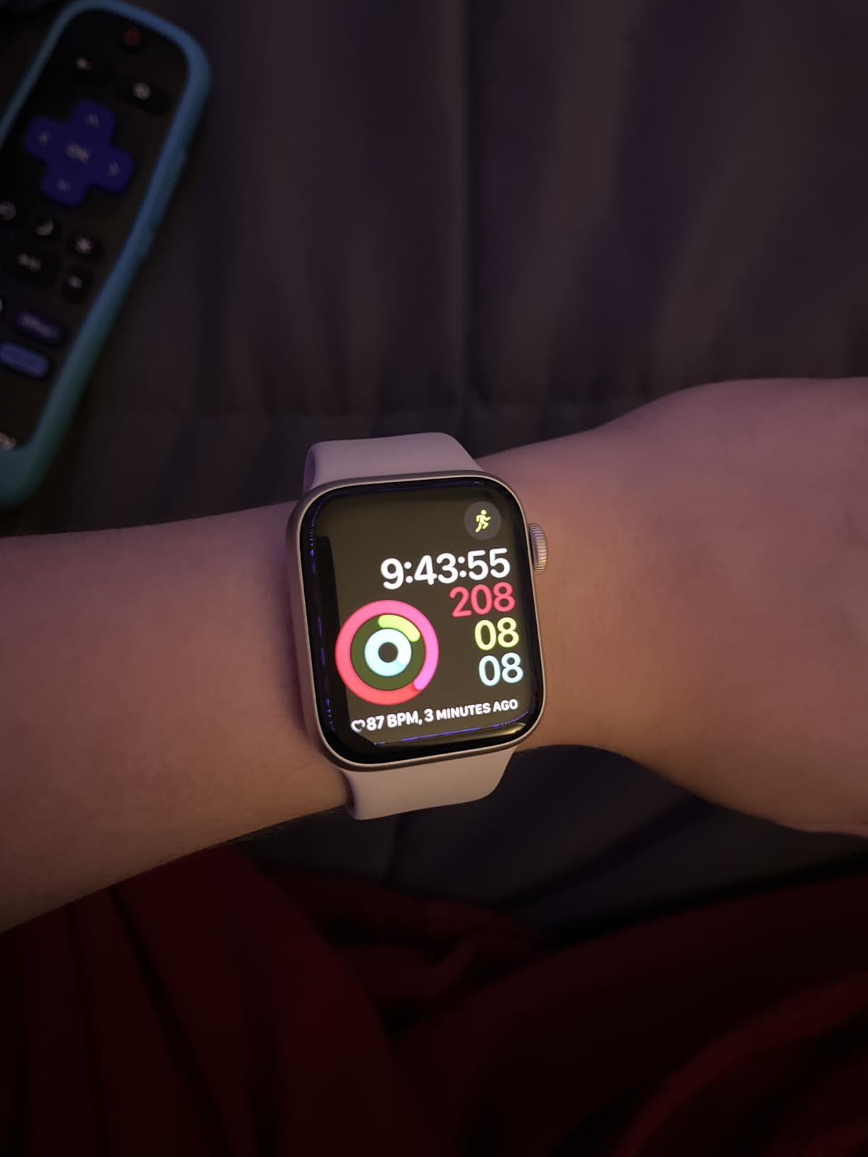 Apple Watch SE 3 [GPS 40mm] Smartwatch with Starlight Aluminum Case with Starlight Sport Band - S/M customer photo 1