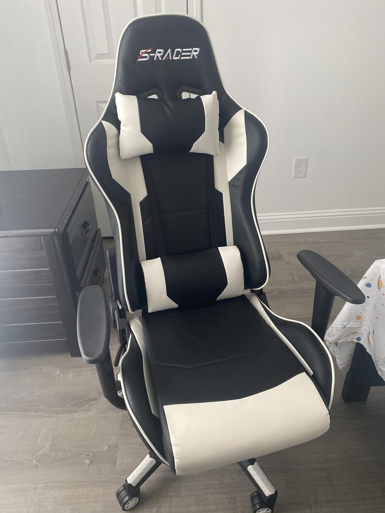 Homall Gaming Chair, Office Chair High Back Computer Chair Leather Desk Chair Racing Executive Ergonomic Adjustable Swivel Task Chair with Headrest and Lumbar Support (White) customer photo 2