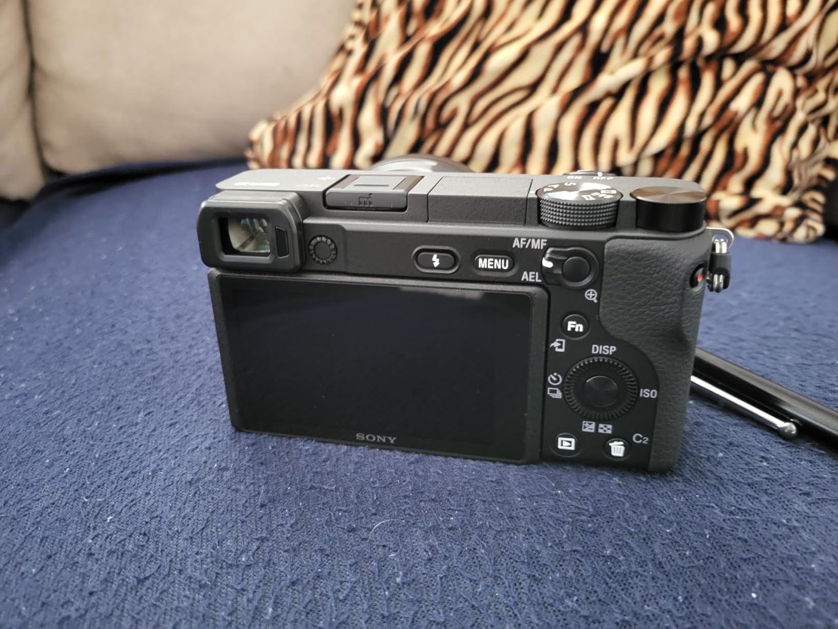 Sony Alpha a6400 Mirrorless Camera: Compact APS-C Interchangeable Lens Digital Camera with Real-Time Eye Auto Focus, 4K Video, Flip Screen and 16-50mm Lens - E Mount Compatible - ILCE-6400L/B, Black customer photo 2