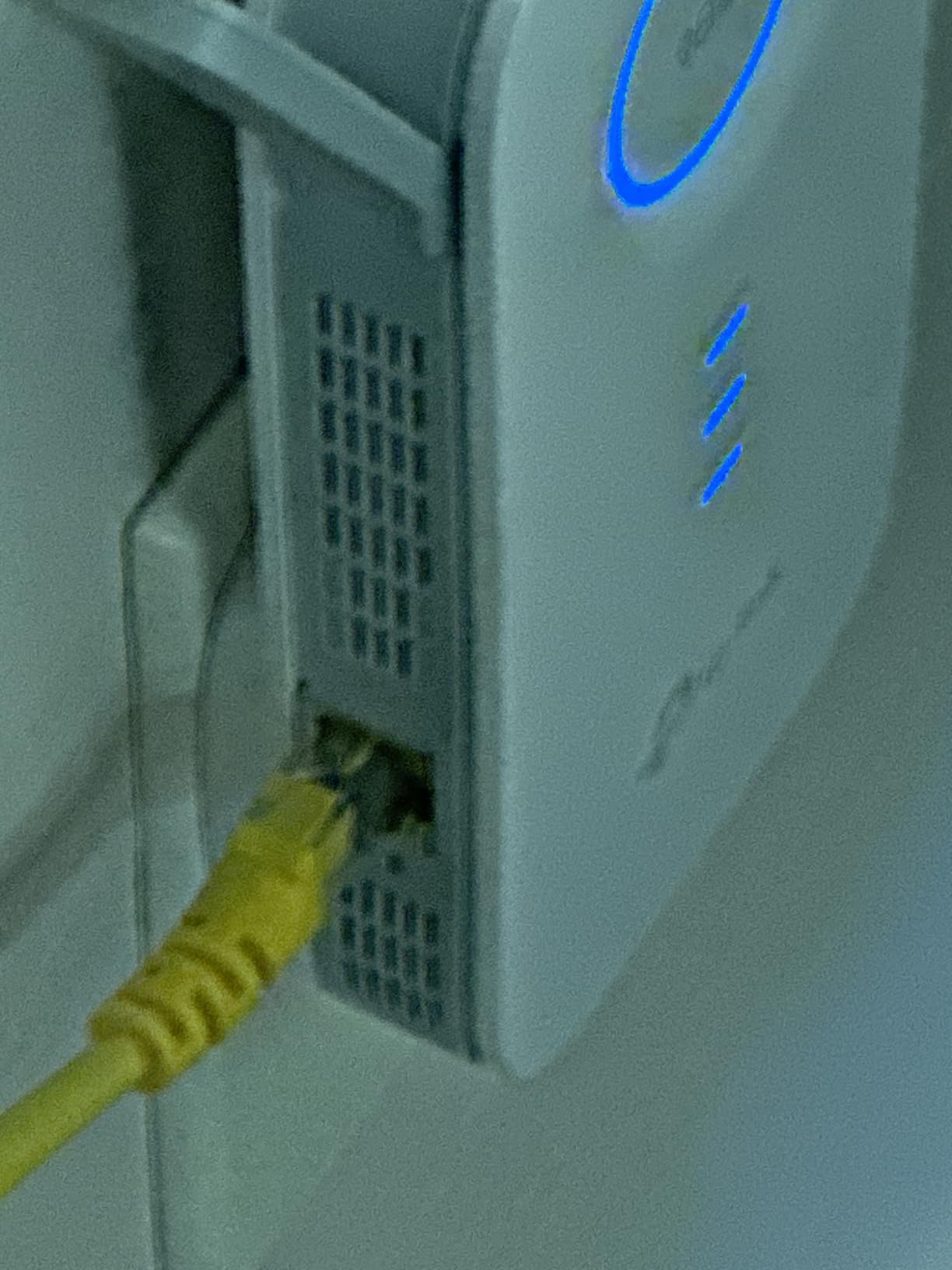 TP-Link AC1900 WiFi Range Extender (RE550) customer photo 2