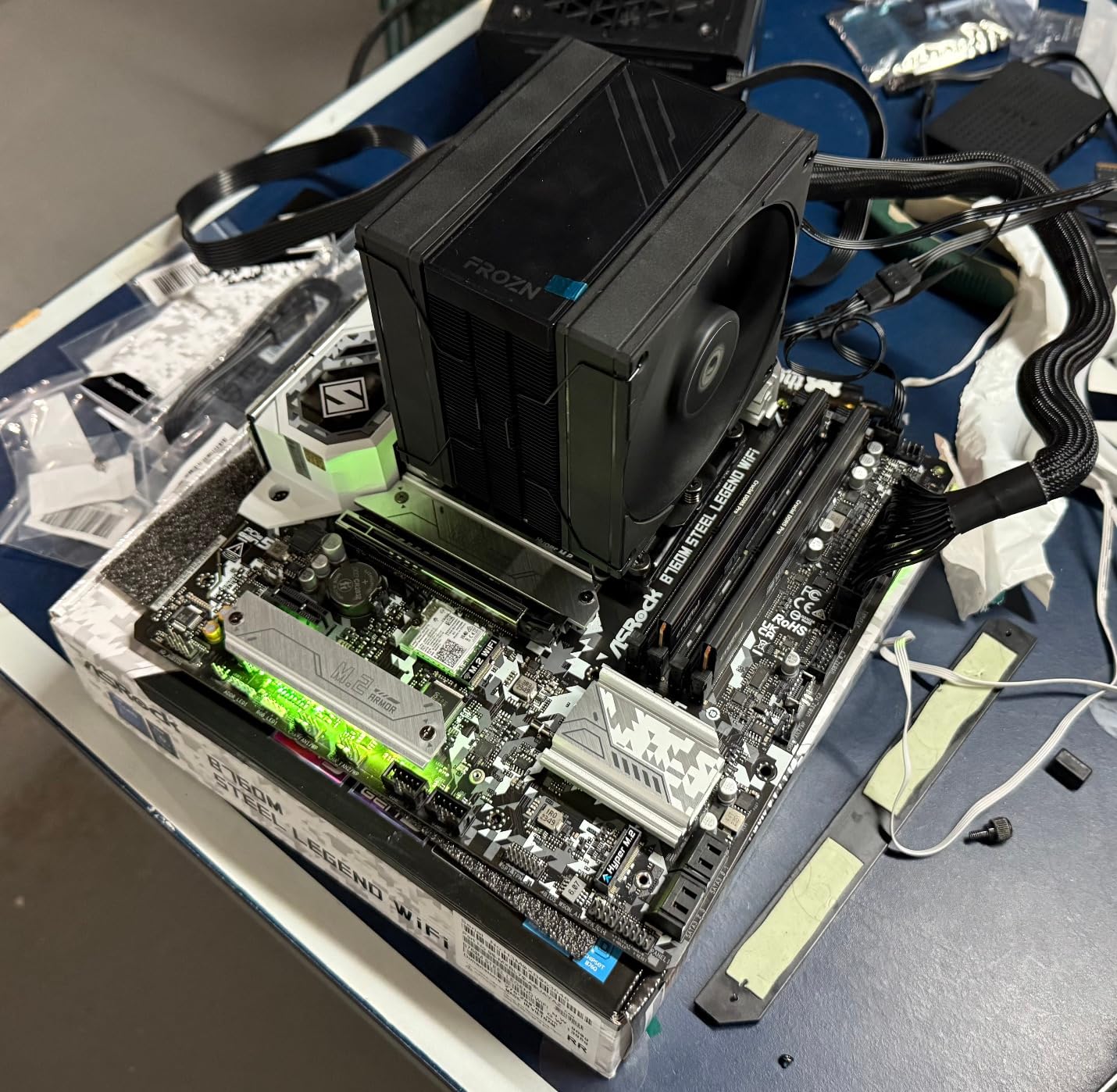 Intel Core i5-12600K Desktop Processor with Integrated Graphics and 10 (6P+4E) Cores up to 4.9 GHz customer photo 2