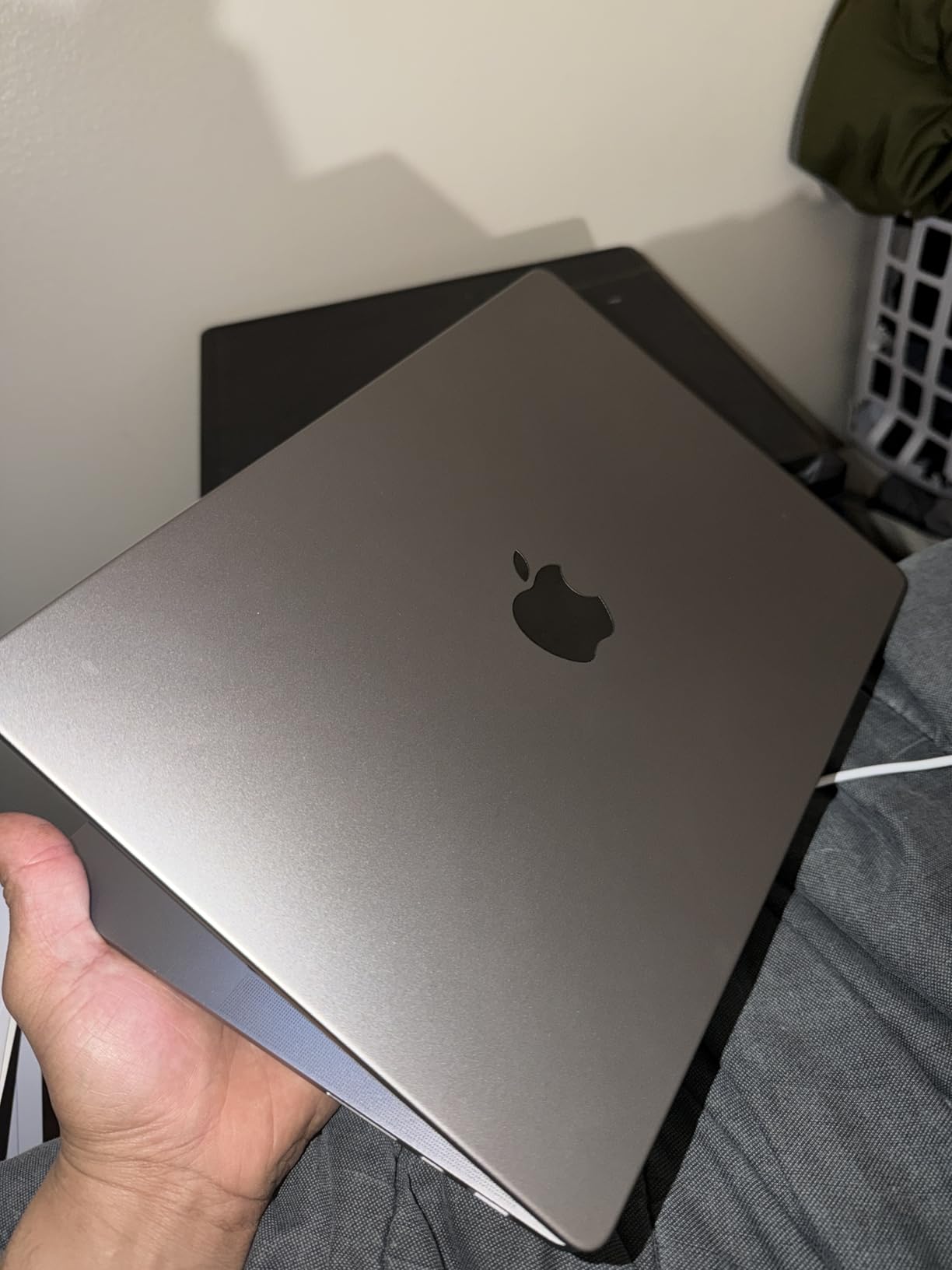 Apple MacBook Pro 2021 with Apple M1 Pro chip (14-inch, 16GB RAM, 512GB SSD) - Space Gray (Renewed) customer photo 2