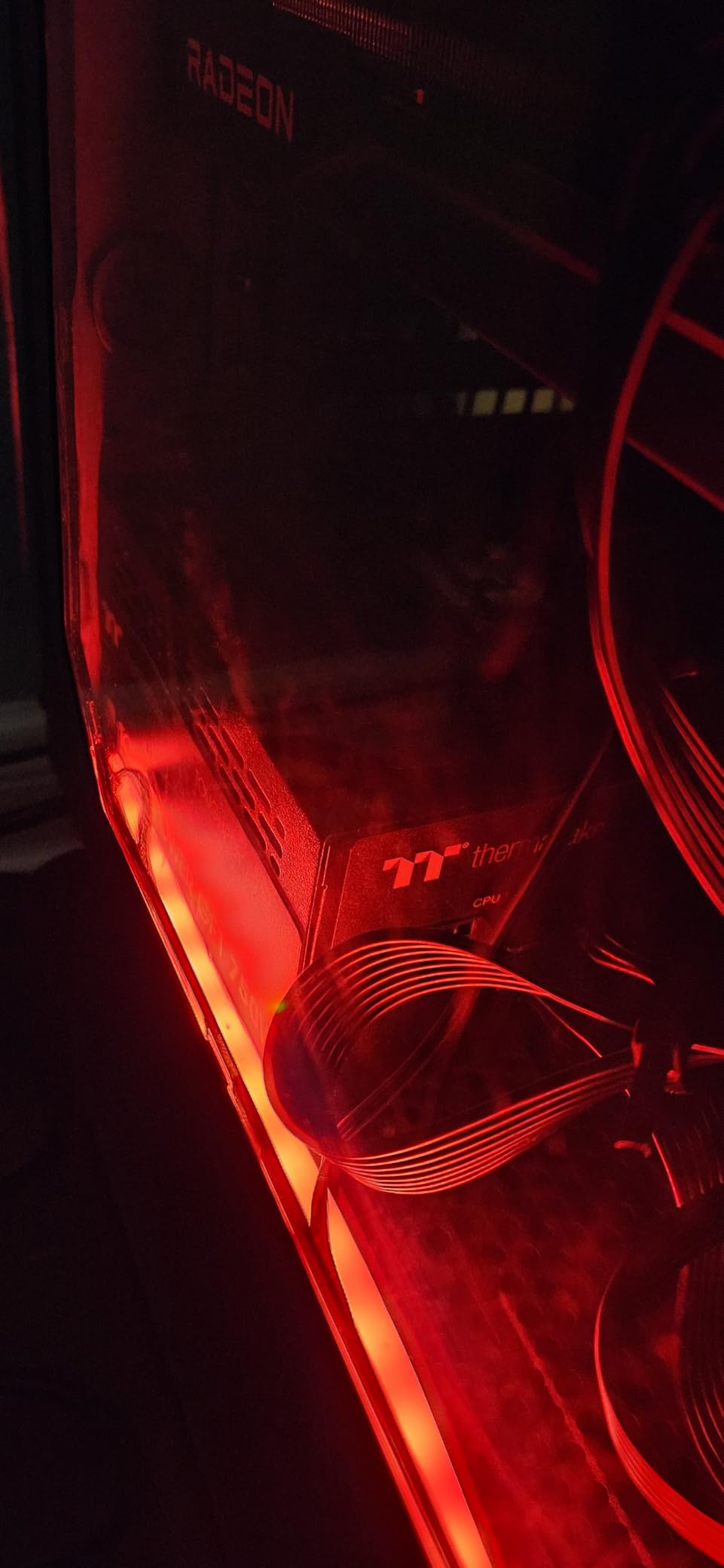 Thermaltake GF1 Fully Modular ATX 850W Power Supply - 80 Plus Gold - Ultra Quiet - Zero RPM, PS-TPD-0850FNFAGU-P customer photo 2