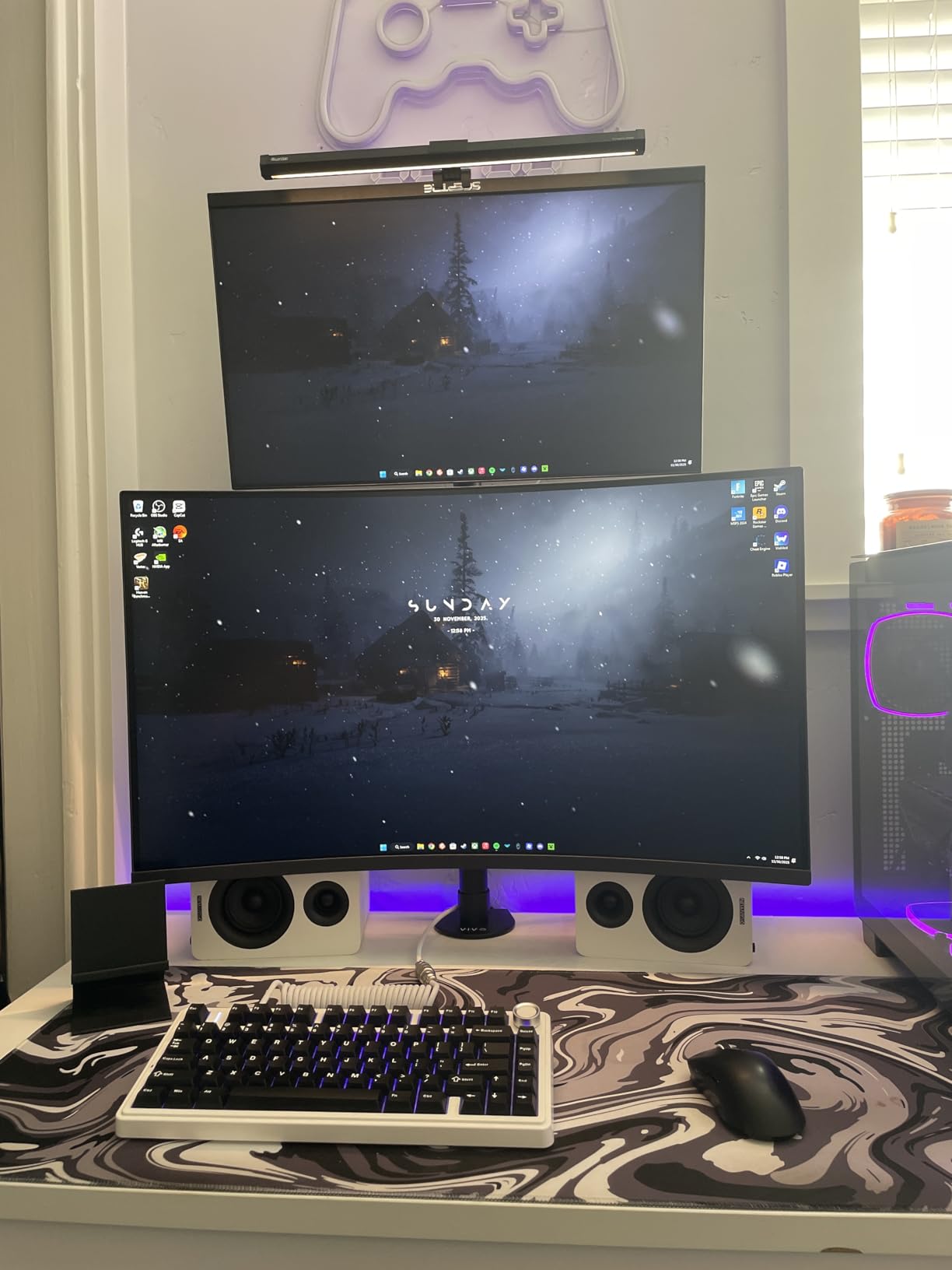 LG 32GS60QC-B Ultragear 32-inch Curved Gaming Monitor QHD (2560x1440) 180Hz 1ms 1000R AMD FreeSync HDR10 HDMIx2 DisplayPort Borderless Design Black Stabilizer DAS Crosshair FPS Counter - Black customer photo 2