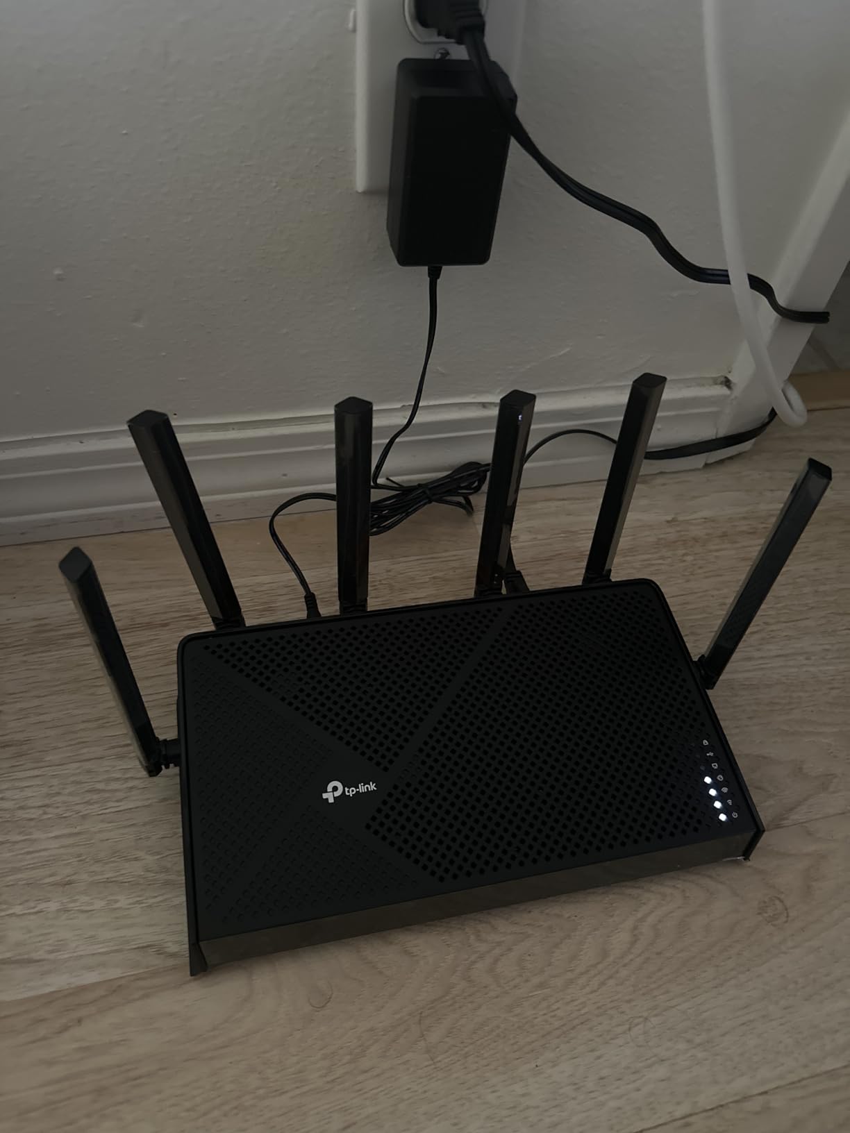 TP-Link BE6500 Dual-Band WiFi 7 Router (BE400) - Dual 2.5Gbps Ports, USB 3.0, Covers up to 2,400 sq. ft., 90 Devices, Quad-Core CPU, HomeShield, Private IoT customer photo 1
