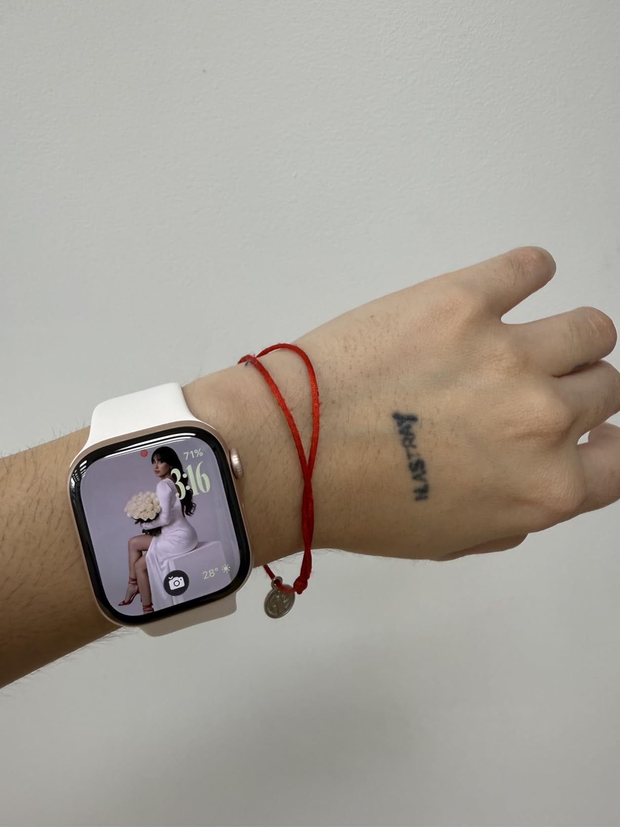 Apple Watch Series 11 [GPS 46mm] Smartwatch with Jet Black Aluminum Case with Black Sport Band - M/L customer photo 2