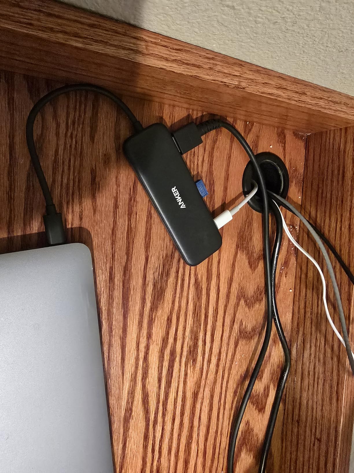 Anker USB C Hub, 5-in-1 USBC to HDMI Splitter with 4K Display, 1 x Powered USB-C 5Gbps and 2x Powered USB-A 3.0 5Gbps Data Ports for MacBook Pro, MacBook Air, Dell and More customer photo 1