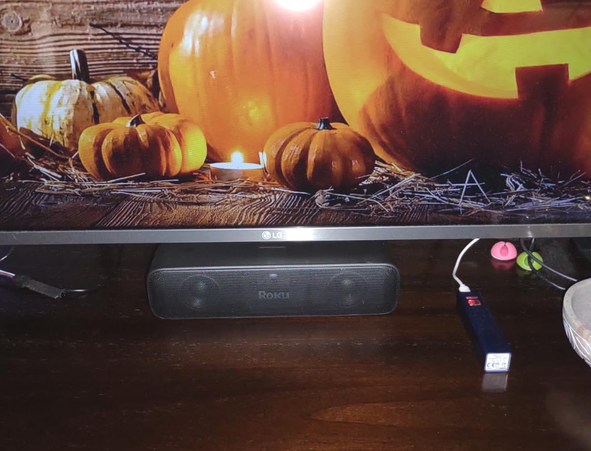 Roku Streambar SE | 2-in-1 TV Soundbar with Built-in 4K/HD/HDR Streaming, Premium Speakers, & Enhanced Speech Clarity for Crisp, Clear Dialogue - Quick Guided Simple Setup customer photo 2