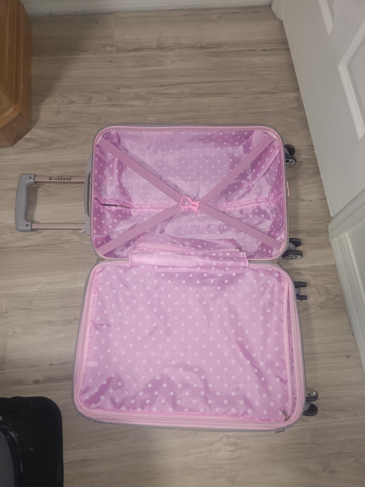 Rockland Melbourne Hardside Expandable Spinner Wheel Luggage, Champagne, 3-Piece Set (20/24/28) customer photo 1