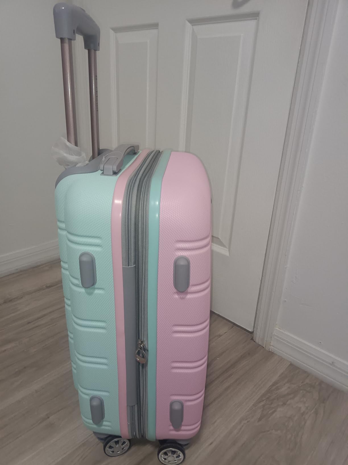 Rockland Melbourne Hardside Expandable Spinner Wheel Luggage, Champagne, 3-Piece Set (20/24/28) customer photo 2
