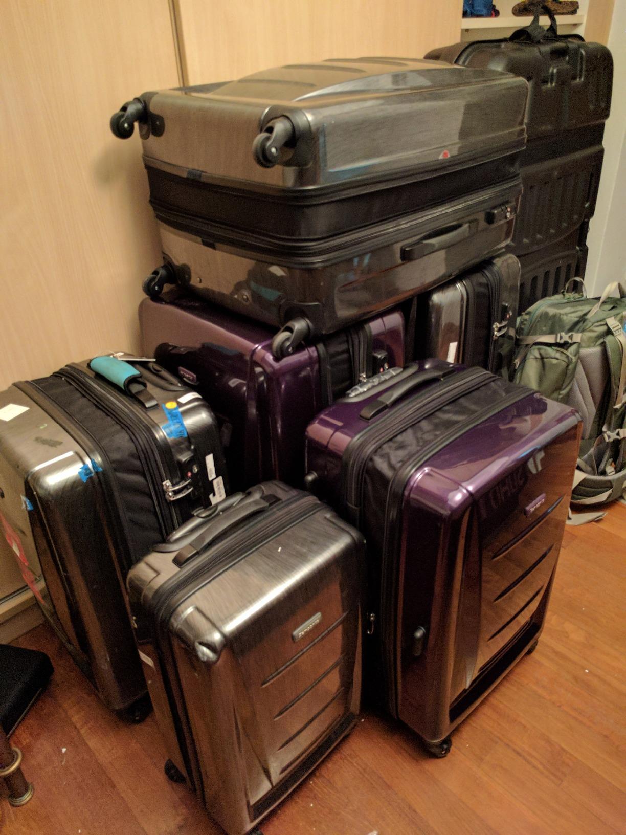 Samsonite Winfield 2 Hardside Expandable Luggage with Spinner Wheels, Charcoal, 3-Piece Set (20/24/28) customer photo 1