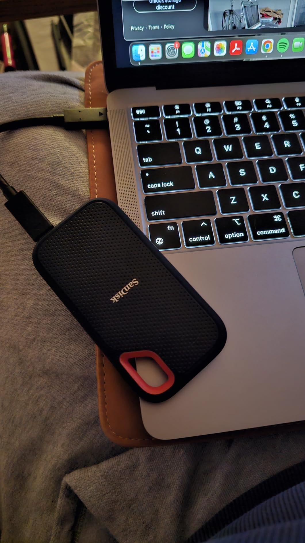 SanDisk 4TB Extreme Portable SSD - Up to 1050MB/s, USB-C, USB 3.2 Gen 2, IP65 Water and Dust Resistance, Updated Firmware - External Solid State Drive - SDSSDE61-4T00-G25 customer photo 1