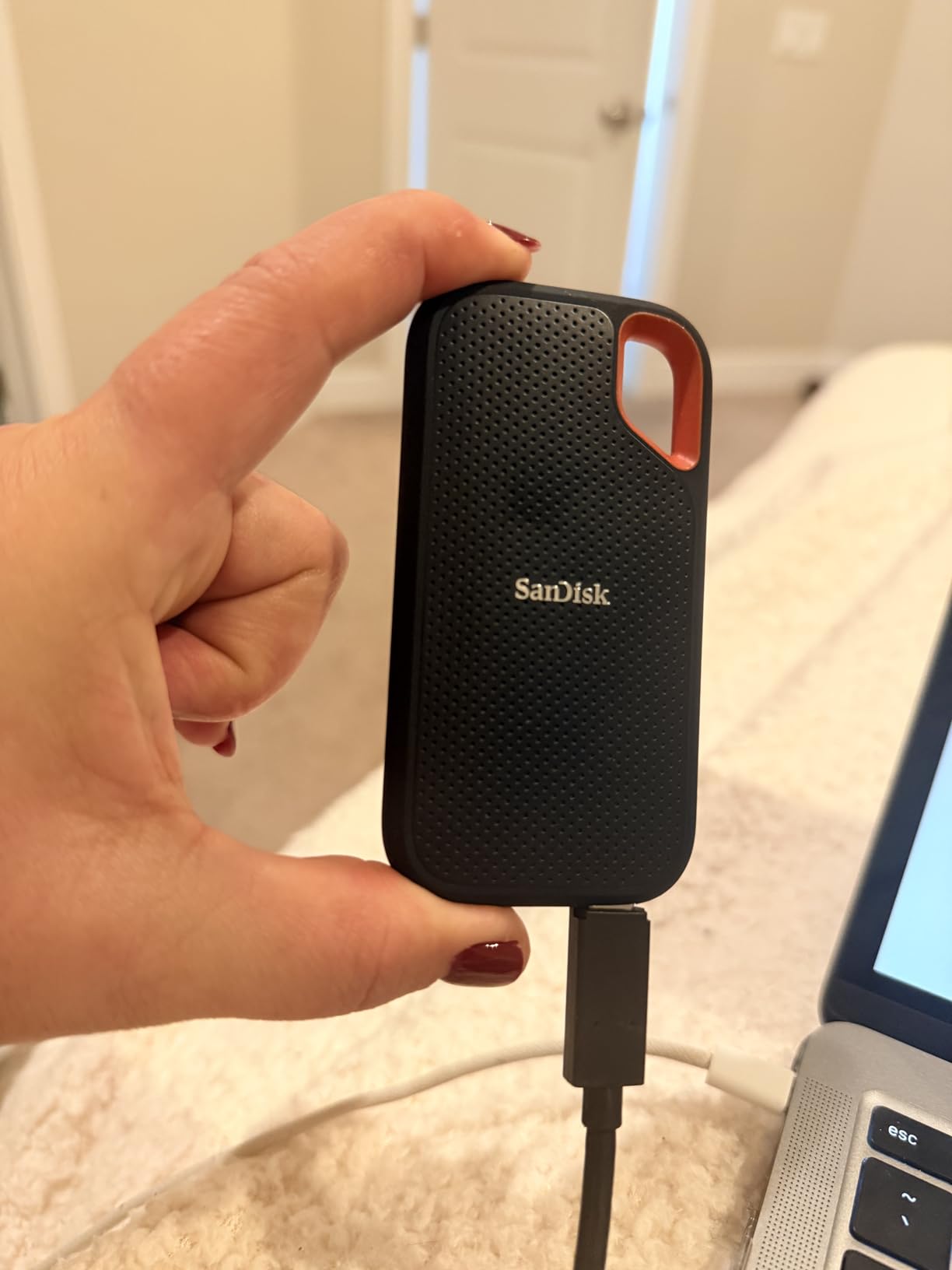 SanDisk 4TB Extreme Portable SSD - Up to 1050MB/s, USB-C, USB 3.2 Gen 2, IP65 Water and Dust Resistance, Updated Firmware - External Solid State Drive - SDSSDE61-4T00-G25 customer photo 2