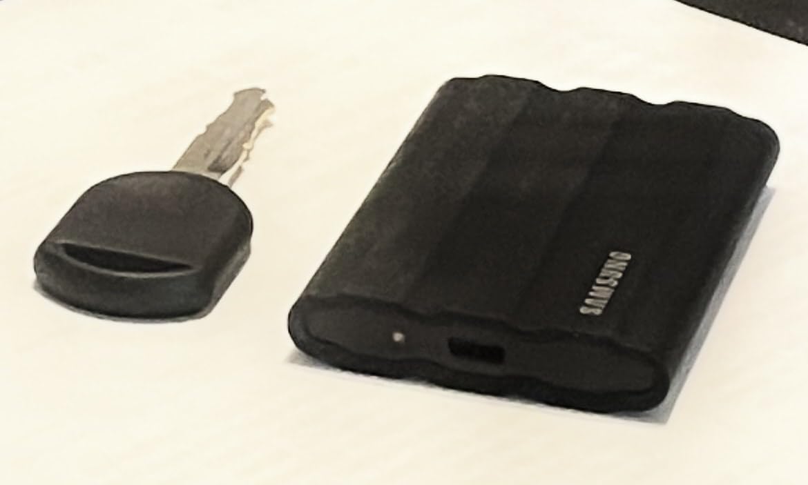 Samsung T7 Shield 2TB, Portable SSD, up-to 1050MB/s, USB 3.2 Gen2, Rugged, IP65 Water & Dust Resistant, for Photographers, Content Creators and Gaming, Extenal Solid State Drive (MU-PE2T0S/AM), Black customer photo 2