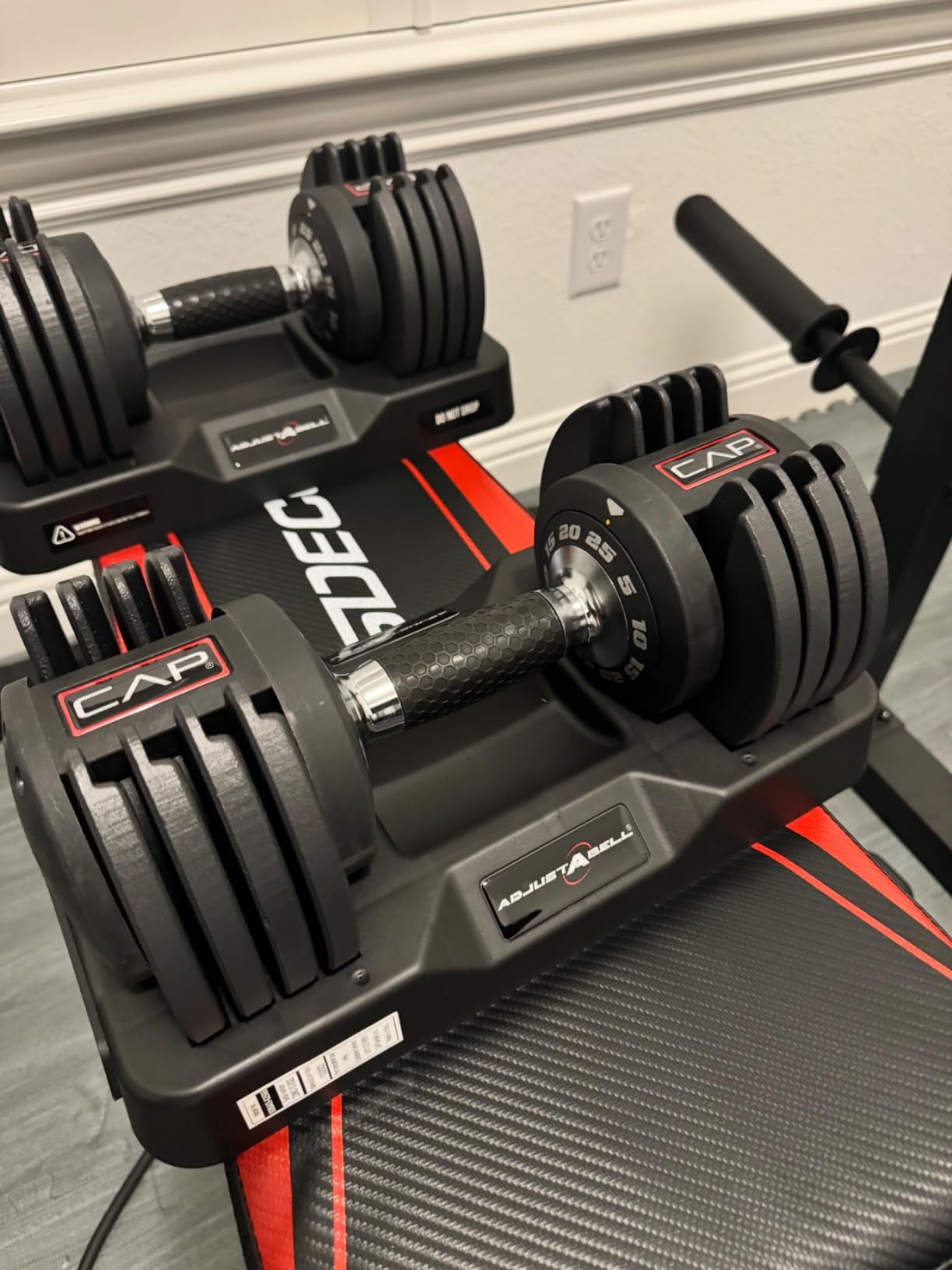 CAP ADJUSTABELL 25 lb Pair of Adjustable Dumbbells with Contoured Full Rotation Handle, Honeycomb Chrome and Black Handle customer photo 2
