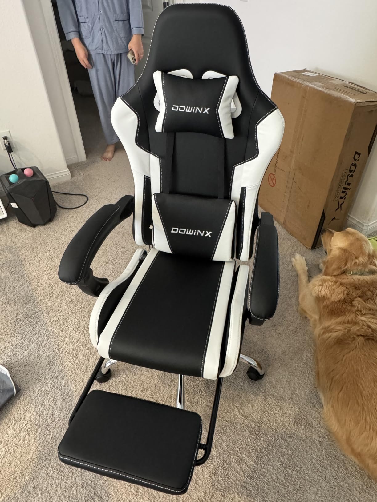 Dowinx Ergonomic Gaming Chair with Footrest, Heavy Duty 330lbs Office Chair, Massage Lumbar Support, Adjustable Height & Headrest Pillow, Comfortable for Back Pain Relief Streaming Long Gaming White customer photo 1