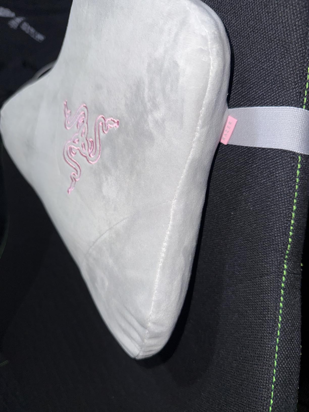 Razer Head Cushion Neck & Head Support for Gaming Chairs: Ergonomically Designed - Memory Foam Padding - Wrapped in Plush Pink Velvet - Quartz customer photo 2
