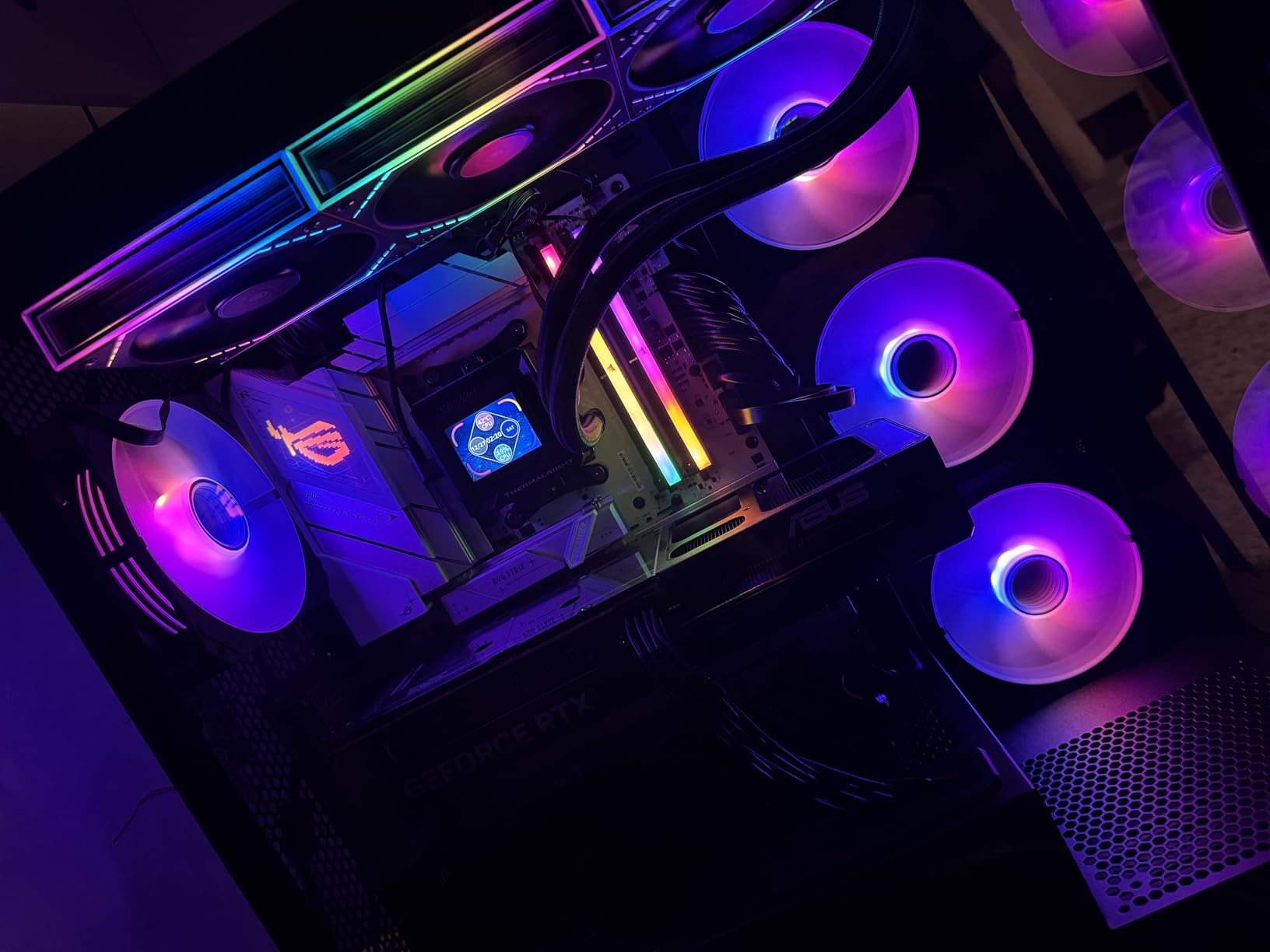 CORSAIR RM850x Fully Modular Low-Noise ATX Power Supply - ATX 3.1 Compliant - PCIe 5.1 Support - Cybenetics Gold Efficiency - Native 12V-2x6 Connector - Black customer photo 1