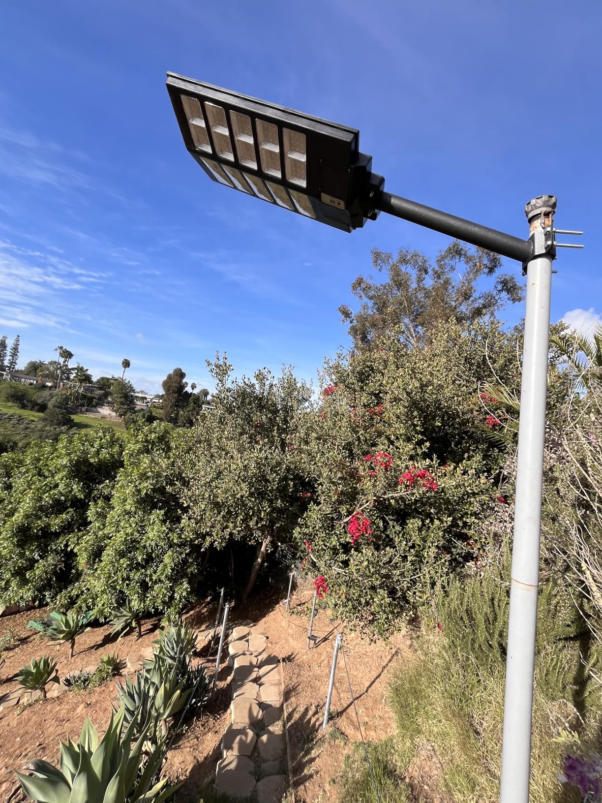 JAYNLT Y-7200W Solar Street Lights Outdoor,680000LM 6500K High Lumen Parking Lot Lights Commercial, Dusk to Dawn Solar Security Flood Lamps with Motion Sensor for Parking Lot,Garage,Stadium customer photo 1