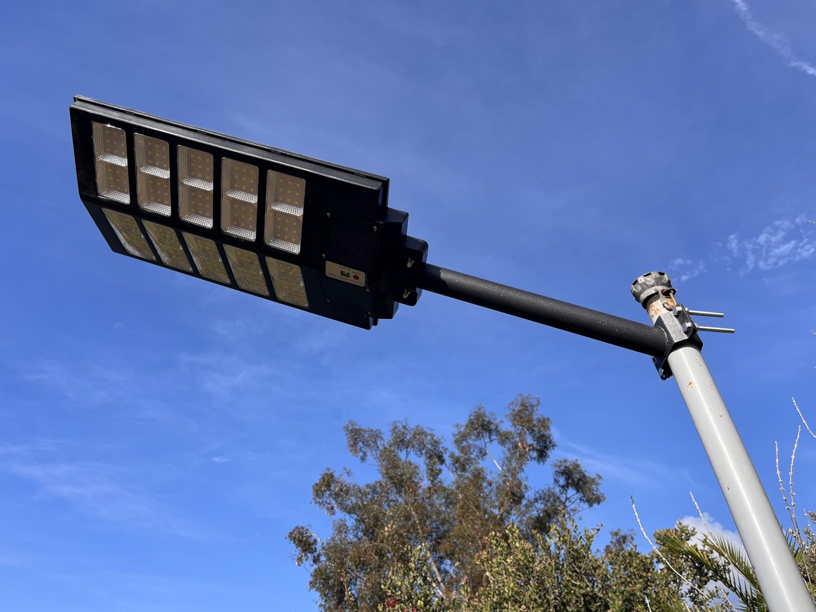 JAYNLT Y-7200W Solar Street Lights Outdoor,680000LM 6500K High Lumen Parking Lot Lights Commercial, Dusk to Dawn Solar Security Flood Lamps with Motion Sensor for Parking Lot,Garage,Stadium customer photo 2