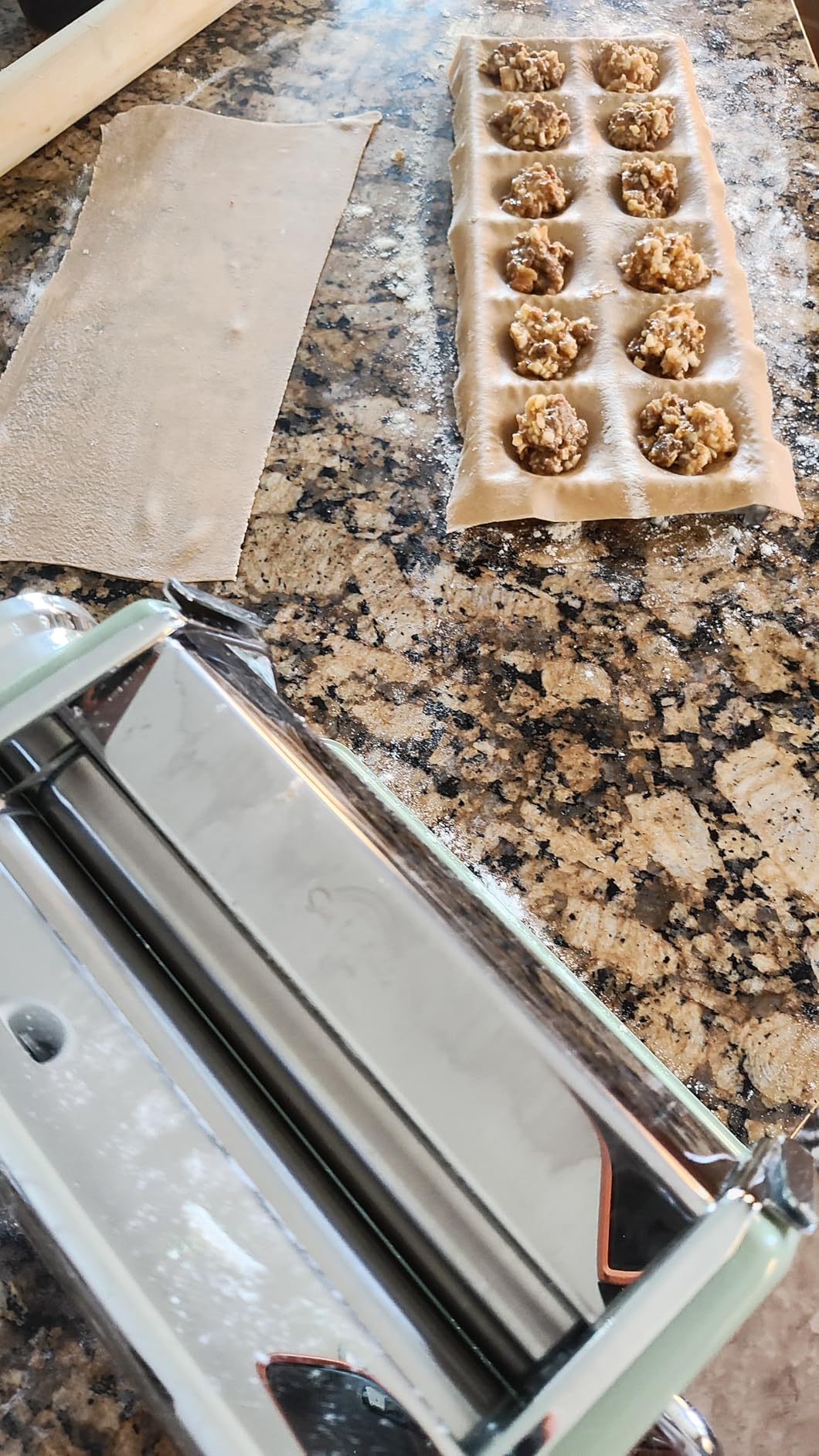 Sur La Table Kitchen Essential Va Bene Manual Pasta Maker Machine Noodle Maker w/Rollers & Cutters customer photo 2