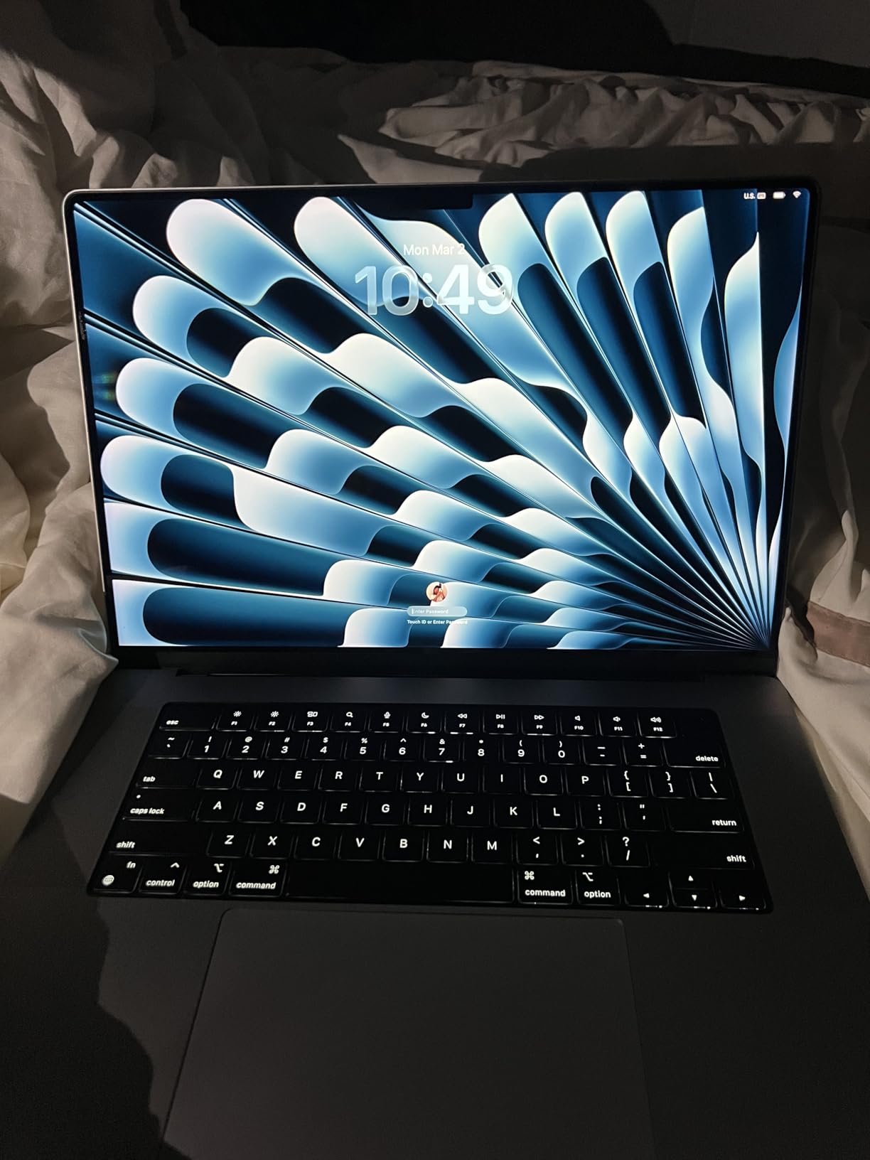 Apple MacBook Pro Late 2021 with Apple M1 Pro chip (16-inch, 16GB RAM, 512GB SSD) Space Gray (Renewed) customer photo 2