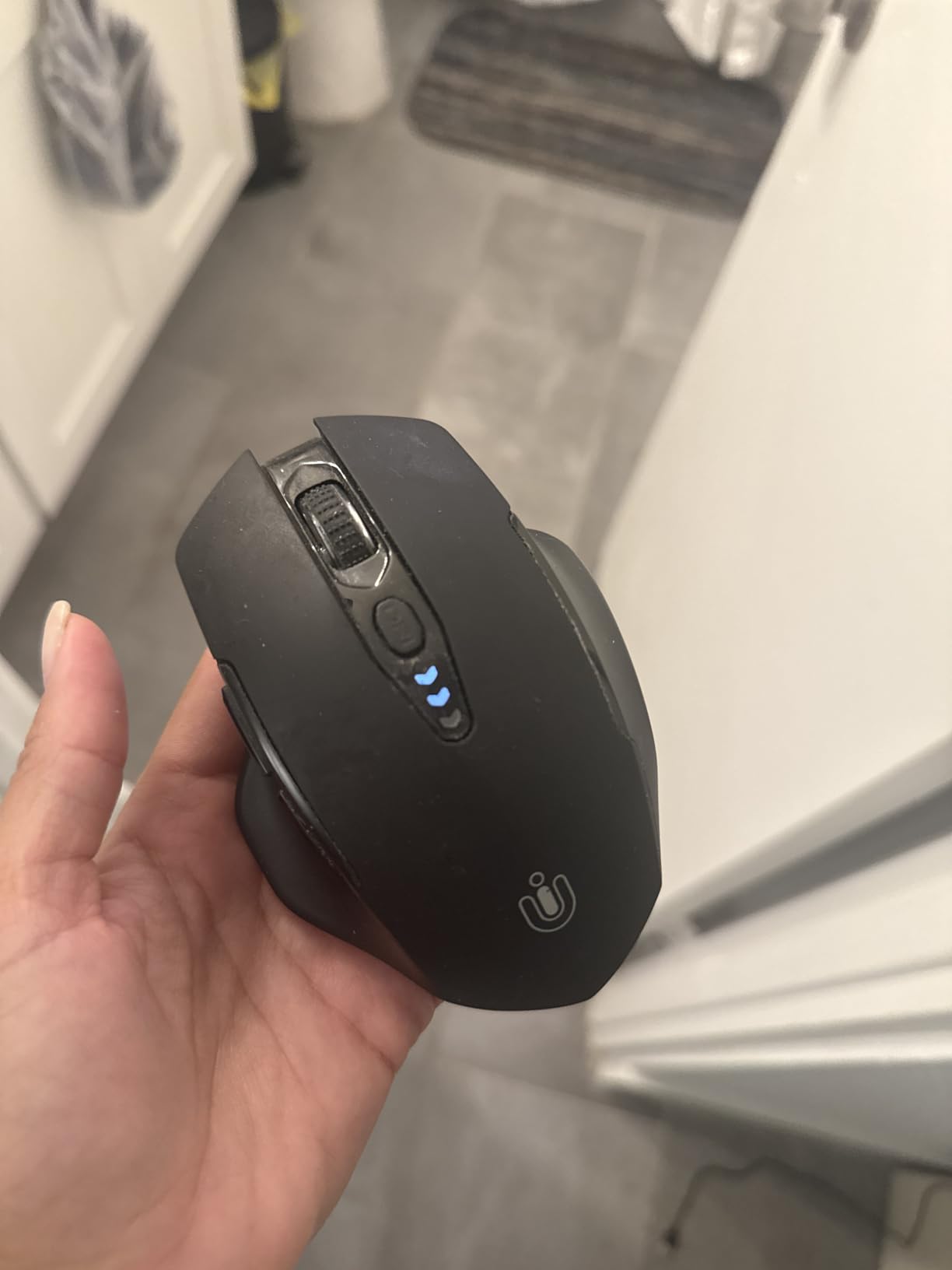Uineer Wireless Mouse, Upgraded 2.4GHz Rechargeable (Battery Level Visible) Ergonomic Computer Mouse, 4 Levels DPI, Wireless Mice for Laptop Computer (Matte Black) customer photo 2