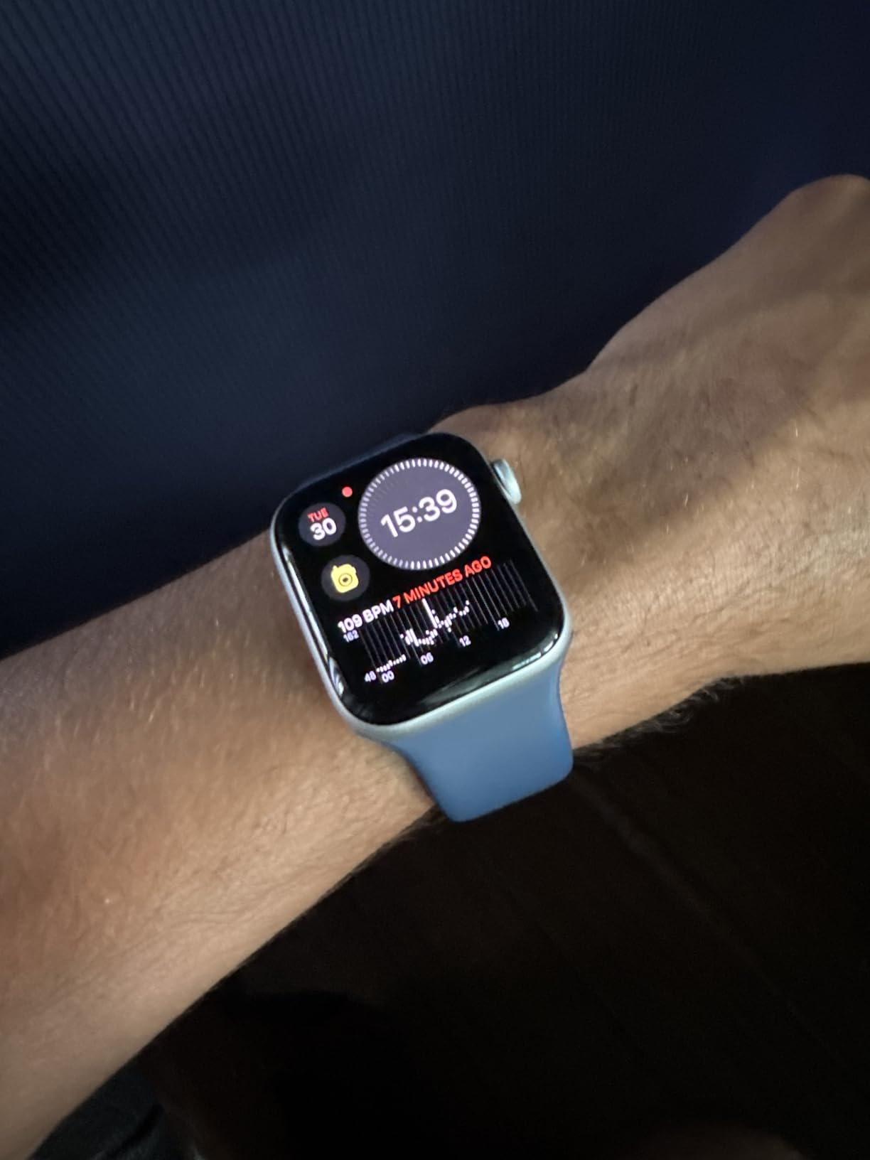 Apple Watch SE (2nd Gen) [GPS 40mm] Smartwatch with Starlight Aluminum Case with Starlight Sport Band S/M customer photo 2