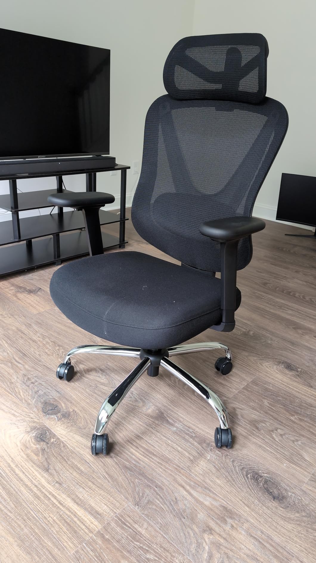 HOLLUDLE Ergonomic Mesh Office Chair - 3D Adjustable Lumbar Support & 3D Armrests, V-Shaped Back customer photo 1