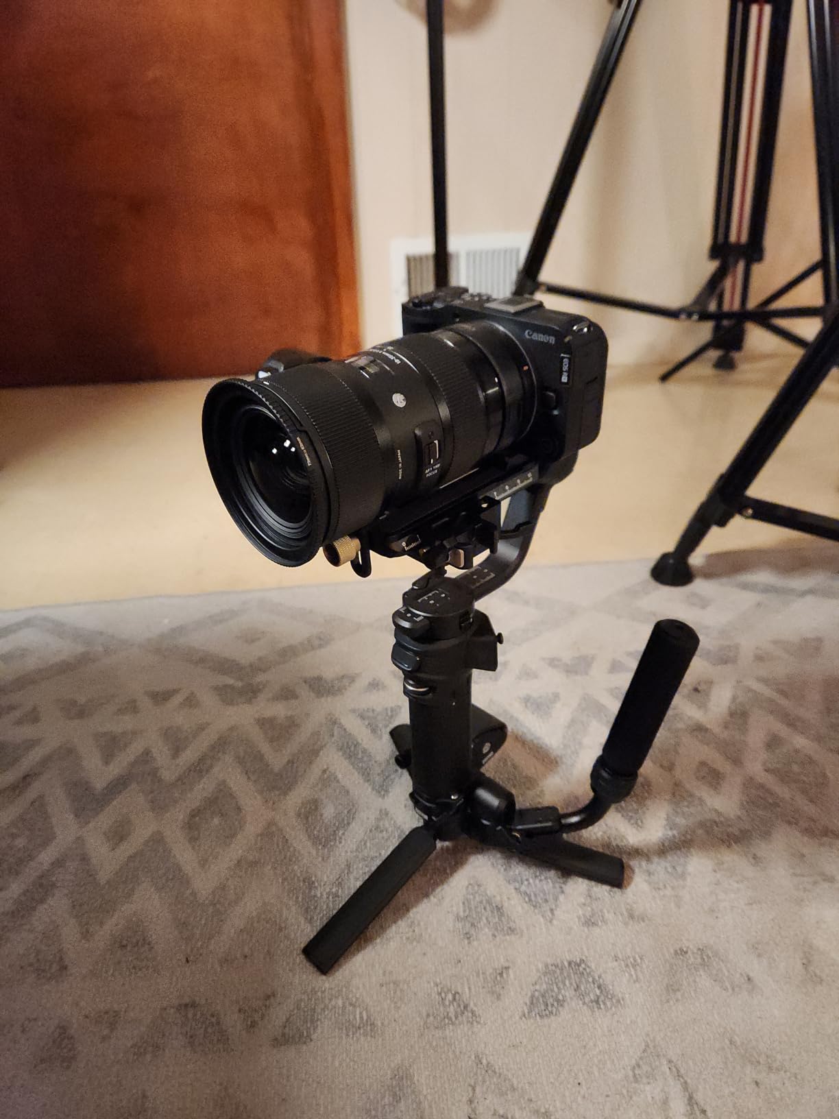 Canon EOS R50 V Mirrorless Camera (Body Only) - APS-C Digital Camera, Flip Screen 4K Video, Interchangeable Lens Camera for Vlogging, Content Creation, Streaming, Filming, Podcasts, TikTok customer photo 1