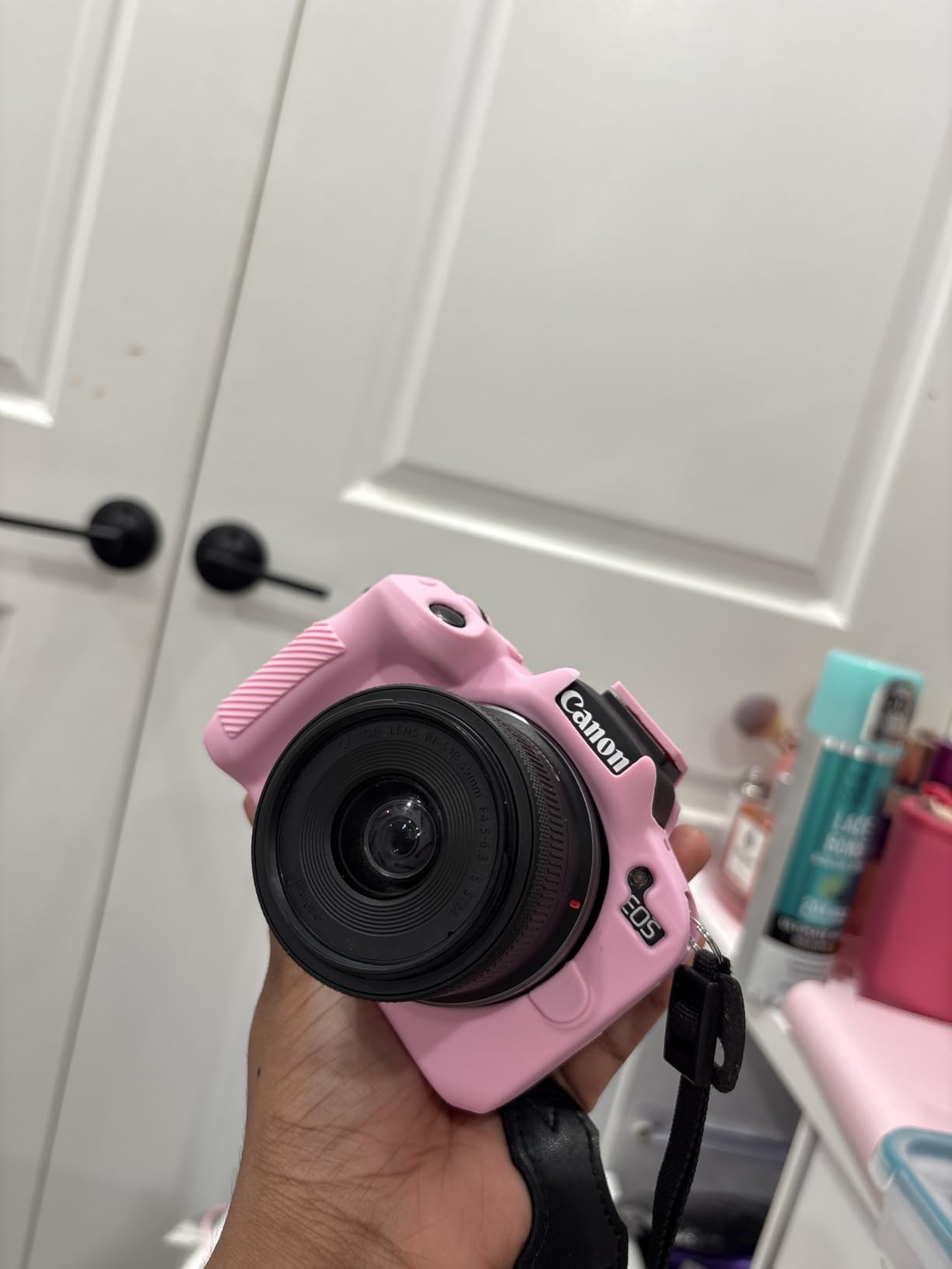 Canon EOS R50 Mirrorless Camera Kit - APS-C RF Camera with 18-45mm Lens, 4K Video, Dual Pixel AF II and Vari-Angle Touchscreen + Shoulder Bag + 64GB Memory Card customer photo 2