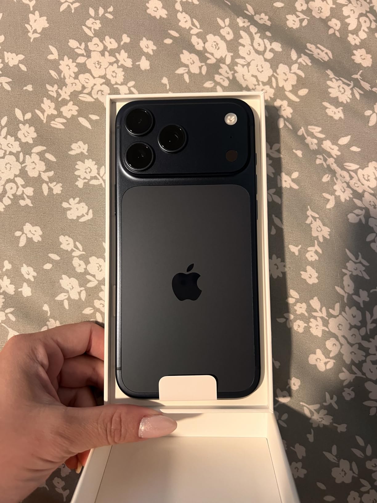 iPhone 17 Pro Max Deep Blue 256GB customer photo 2