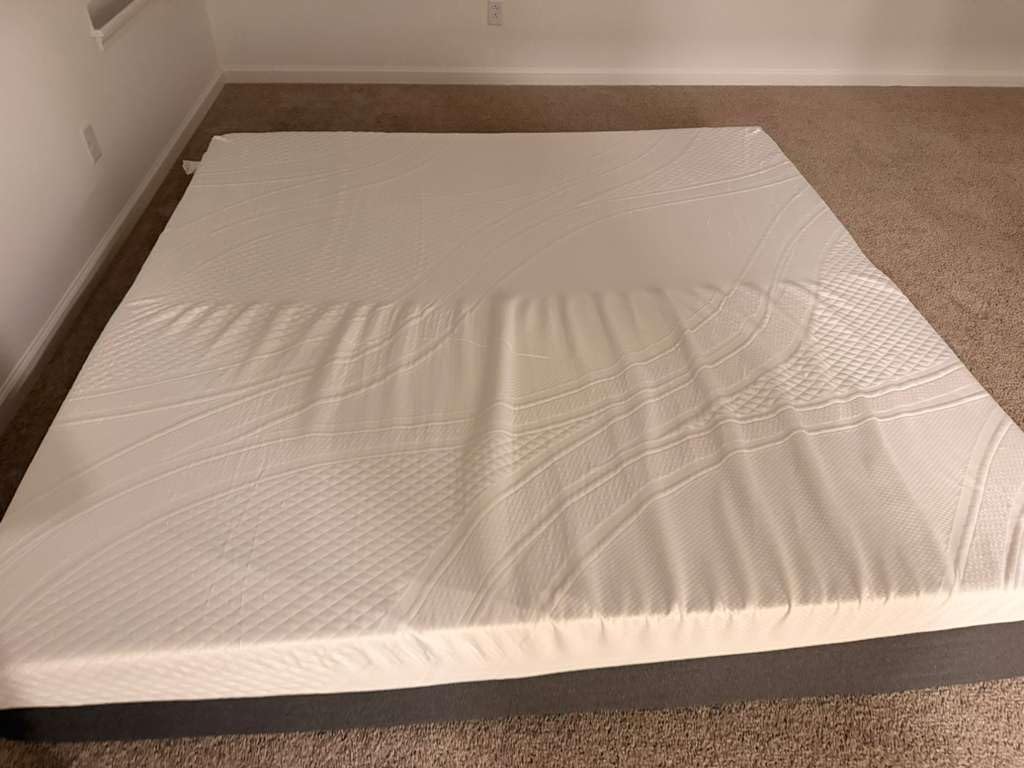 Novilla Queen Mattress 14 Inch, Gel-Infused Bliss Cooling Queen Memory Foam Mattress with Cool-Touch Nylon Cover customer photo 1