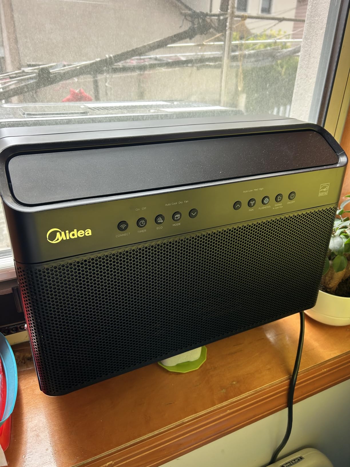 JET BLACK LIMITED EDITION Midea U Shaped Window Air Conditioner for Bedroom - 6000 BTU, Smart Control, Inverter Technology - Room Darkening Side Vents - Ultra Quiet Innovative Window-Friendly Design customer photo 2