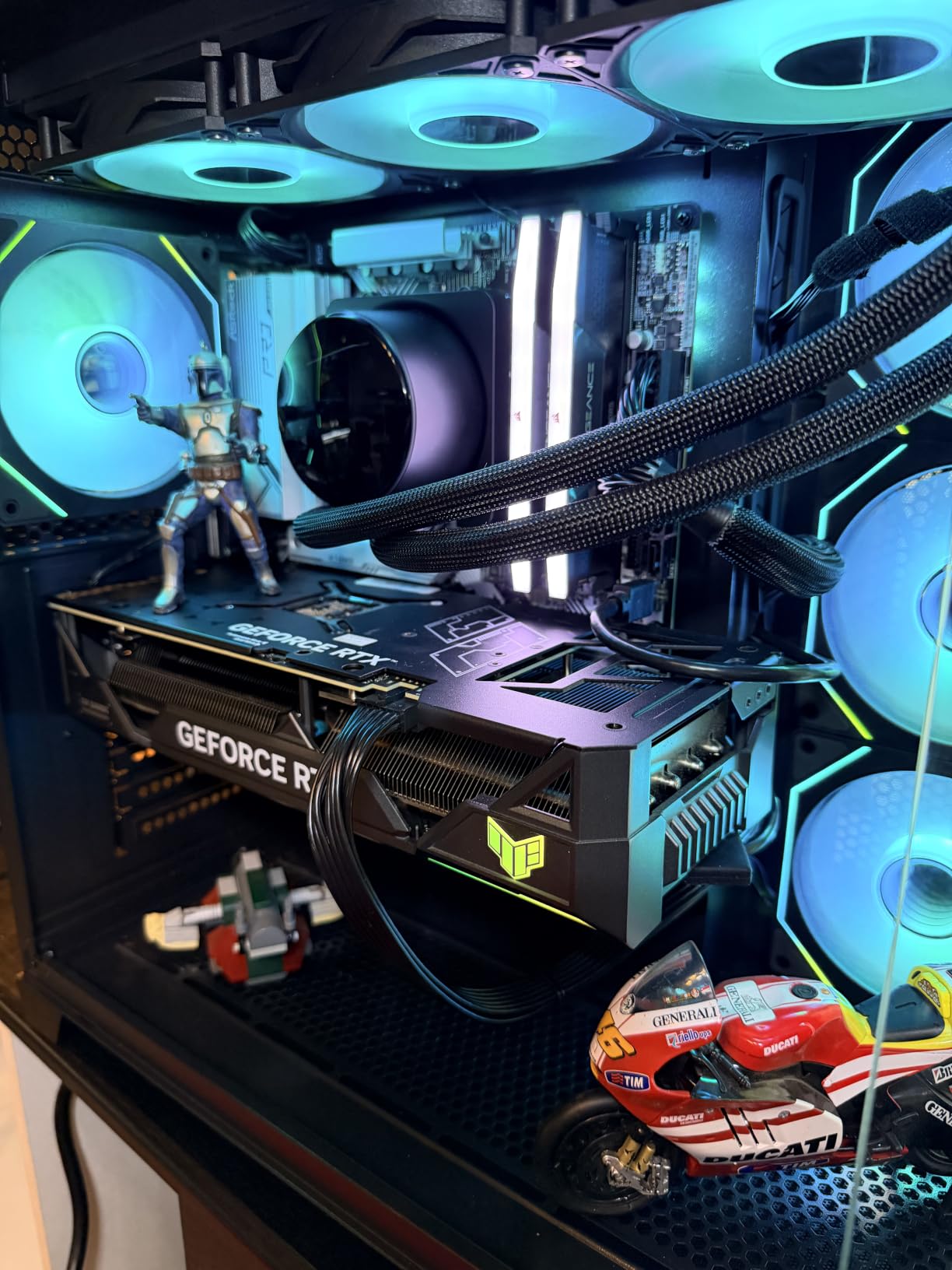 RUIX OV303 ATX Mid-Tower PC Case, Pre-Installed 4 x 120mm Prism ARGB PWM Fans, USB 3.0 & Type-C Ports, High-Airflow Gaming Computer Case - Black customer photo 2