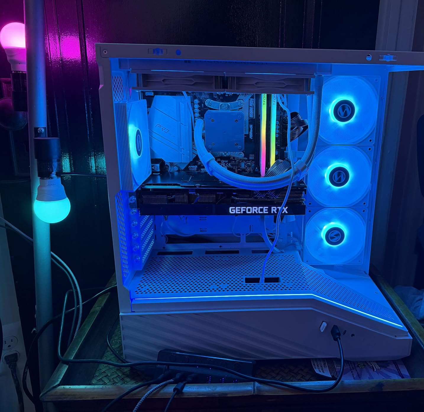 Lian Li Vector V100 ATX Mid-Tower PC Case with 4 ARGB PWM Fans, Black | Side I/O USB-C | Dust Filiter | Support 420mm GPUs & 360mm Radiator | Included GPU Bracket | LED & Display Platform (V100RX) customer photo 1